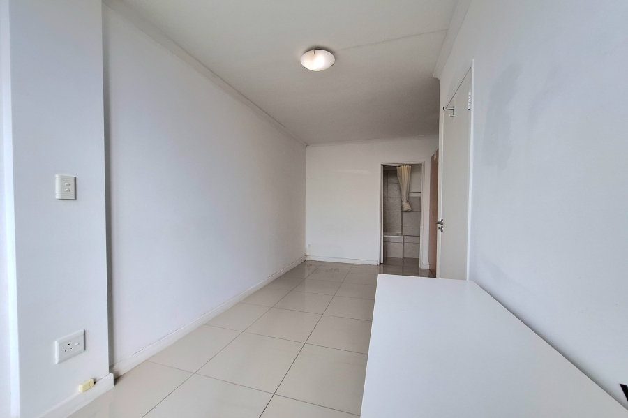 To Let 1 Bedroom Property for Rent in Woodstock Western Cape